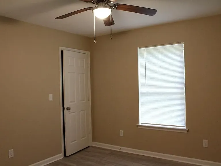 1004 Volusia St — Photo 9