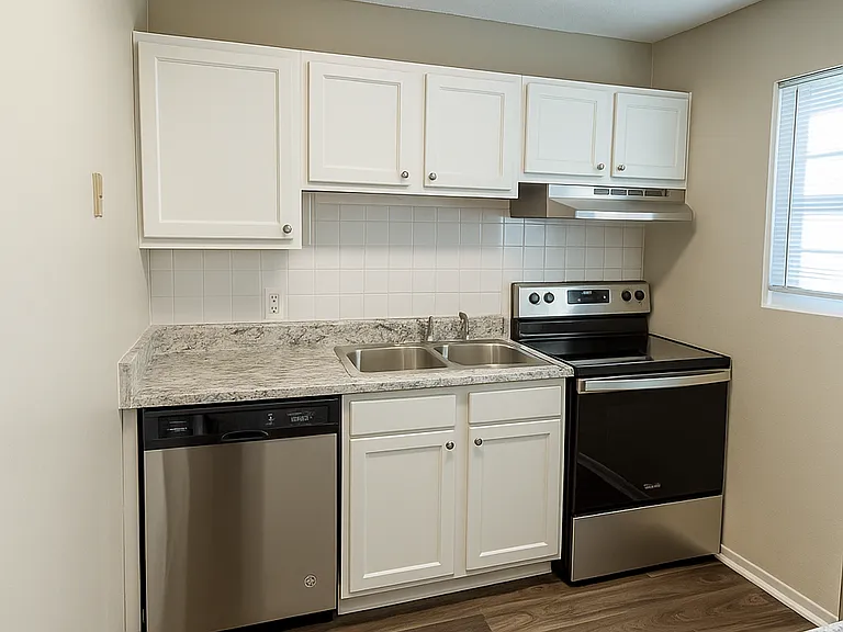 100 Regency at Clemson — Photo 17