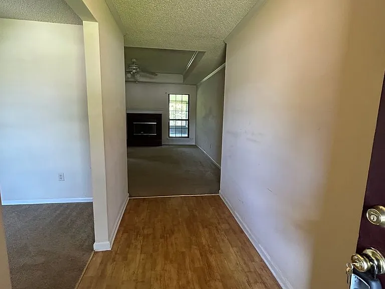 109 Larkin Ct — Photo 3