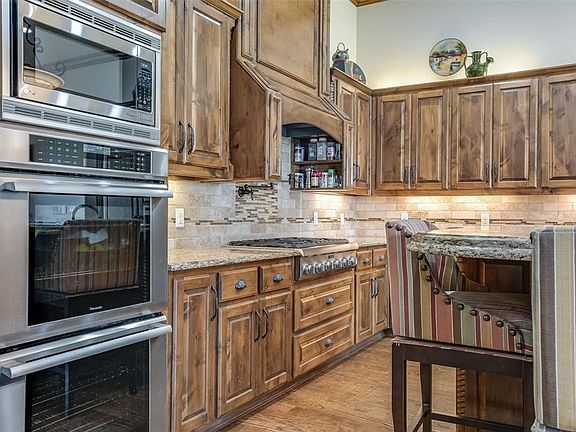 4th image of 2204 Camden Cir