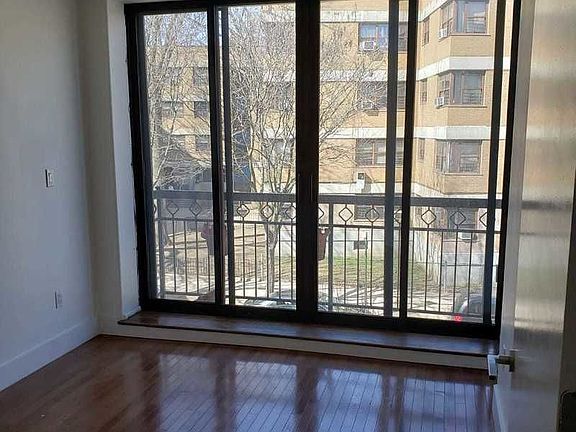 5th image of 160 Humboldt St #2