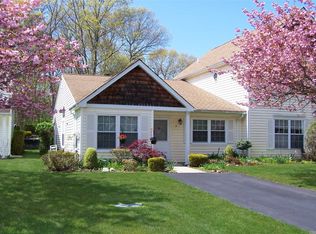 2 Egret Path, Coram, NY 11727