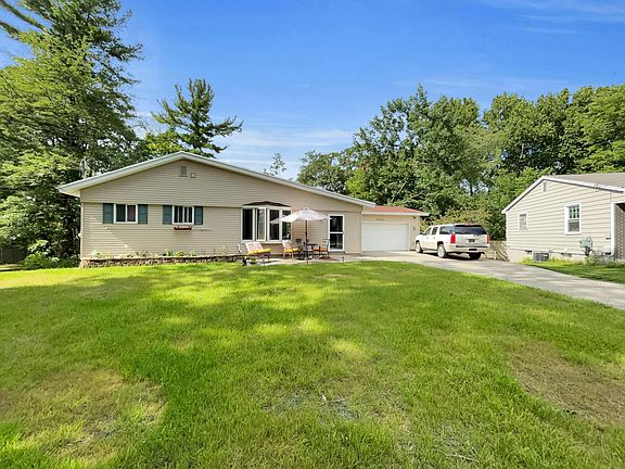 2nd image of 1025 Gentian Dr SE