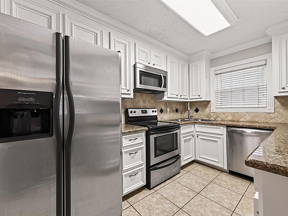 4th image of 4727 Merwin St #A