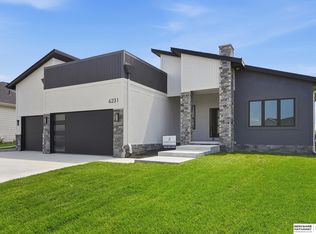 6231 207th St, Elkhorn, NE 68022