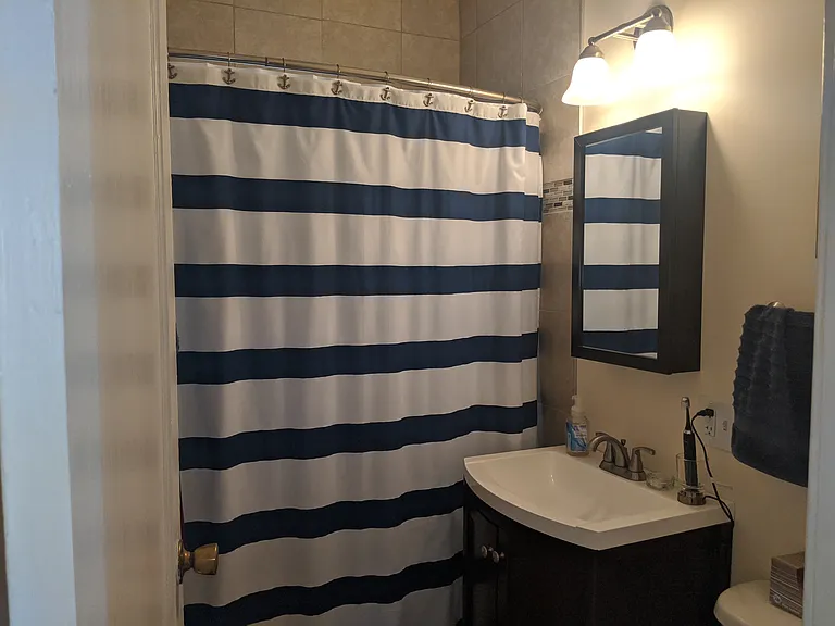 5225 Bancroft Ave #2W — Photo 3