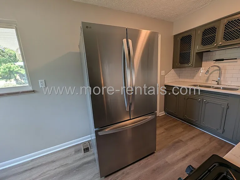 2613 Edgevale Rd — Photo 8