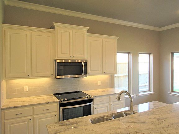 4th image of 10111 Vernon Dr