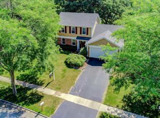 537 Forest View Rd, Lindenhurst, IL 60046