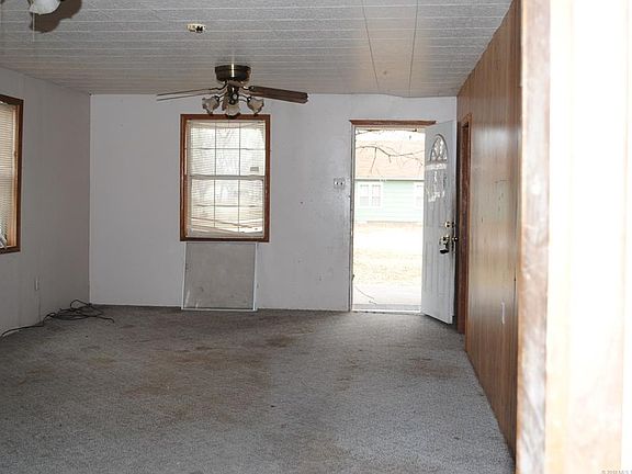 2nd image of 804 Wyandotte St