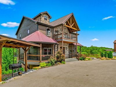 2125 Elk Pass Ln, Sevierville, TN, 37876