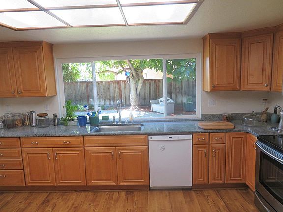5th image of 95 Sudbury Dr