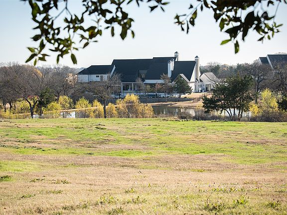 3rd image of 930 Cowboy Ct
