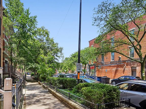 3rd image of 2212 N Sedgwick St APT 1