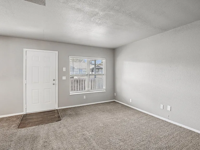 Hidden Hills Apartments — Photo 15
