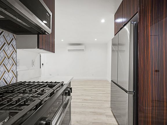 4th image of 111 N Normandie Ave #C