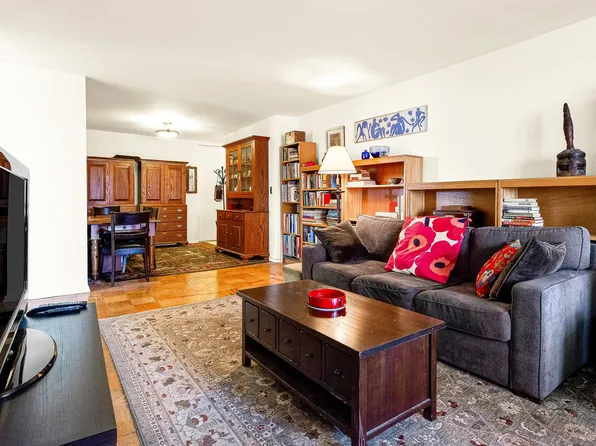 70-25 Yellowstone Boulevard image 14 of 21