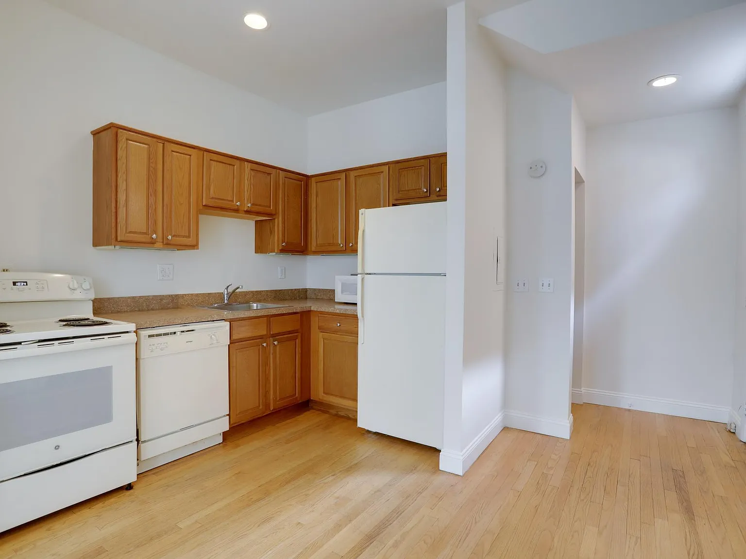 1 bed, 668 sqft, $2,200 — Photo 3