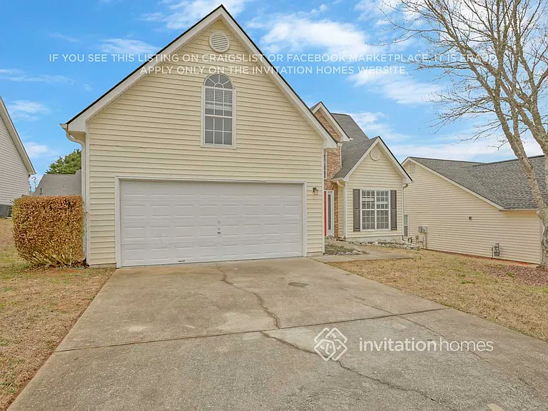 1009 Meadow Glen Cir — Photo 3