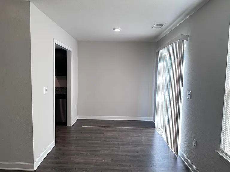 1406 NE Mary Ct — Photo 8