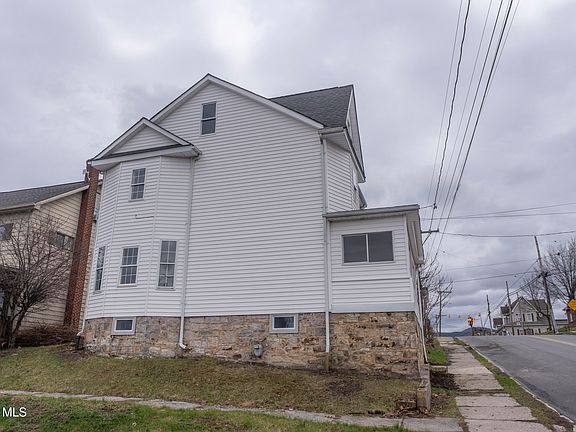 3rd image of 2216 4th St