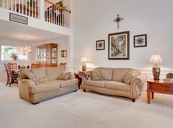 4th image of 310 Hogan Way