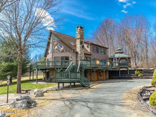 2 Michele, Troy, NY 12180