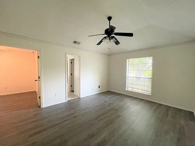 621 Phillips Dr — Photo 19