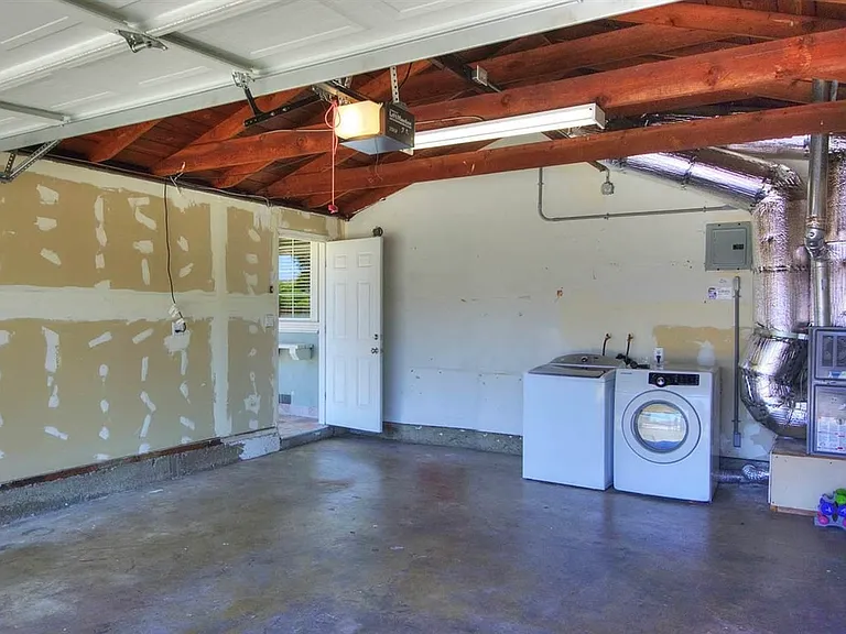 4675 Bianca Dr — Photo 9
