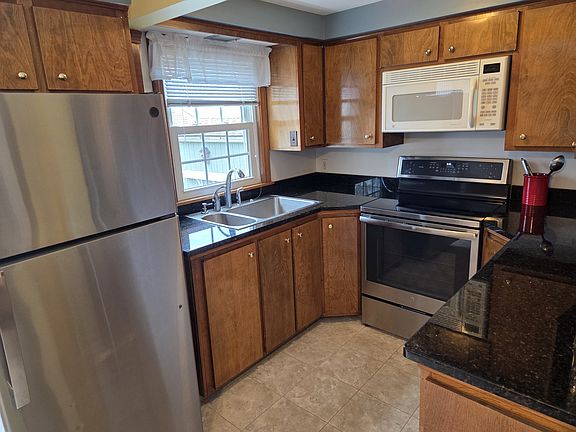 4th image of 46 Sunny Cove Dr