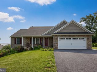 205 Wildflower Dr, East Earl, PA 17519