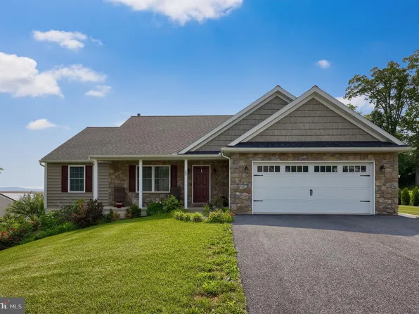 205 Wildflower Dr, East Earl, PA 17519