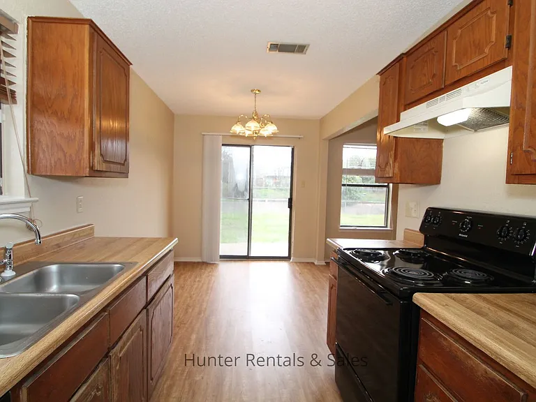 1100 Goodhue Dr — Photo 11