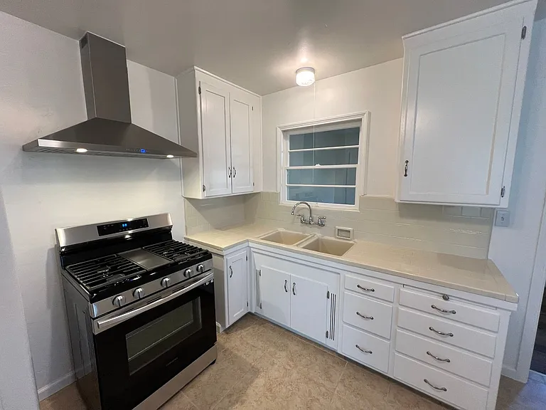 102 Village Rd — Photo 7