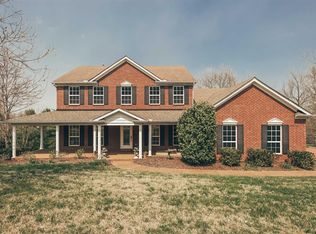 8008 Meadow View Dr, Nashville, TN 37221