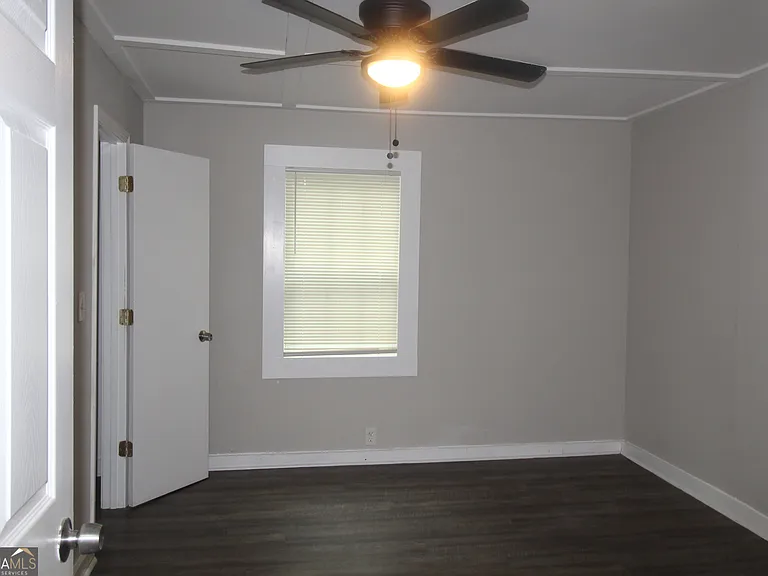615 Snelson St — Photo 8