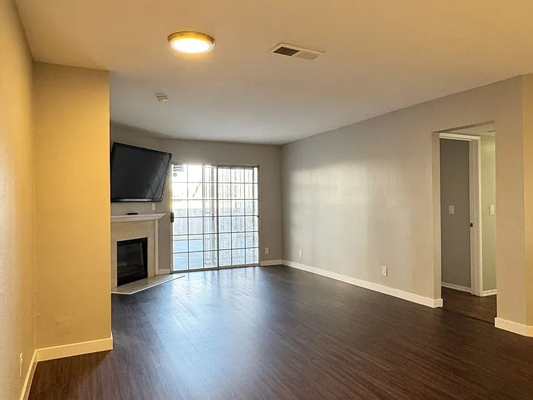 1200 Gaviota Ave #108 — Photo 2