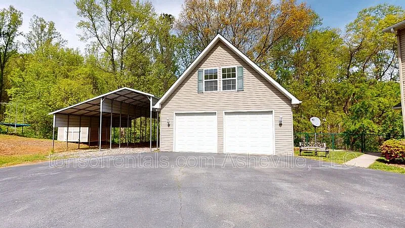 4 bed, 2.5 bath, 2464 sqft, $2,850 — Photo 3