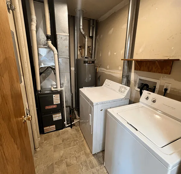 409 W Zeller St — Photo 5