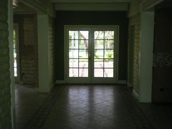 3rd image of 13745 Glenoaks Blvd
