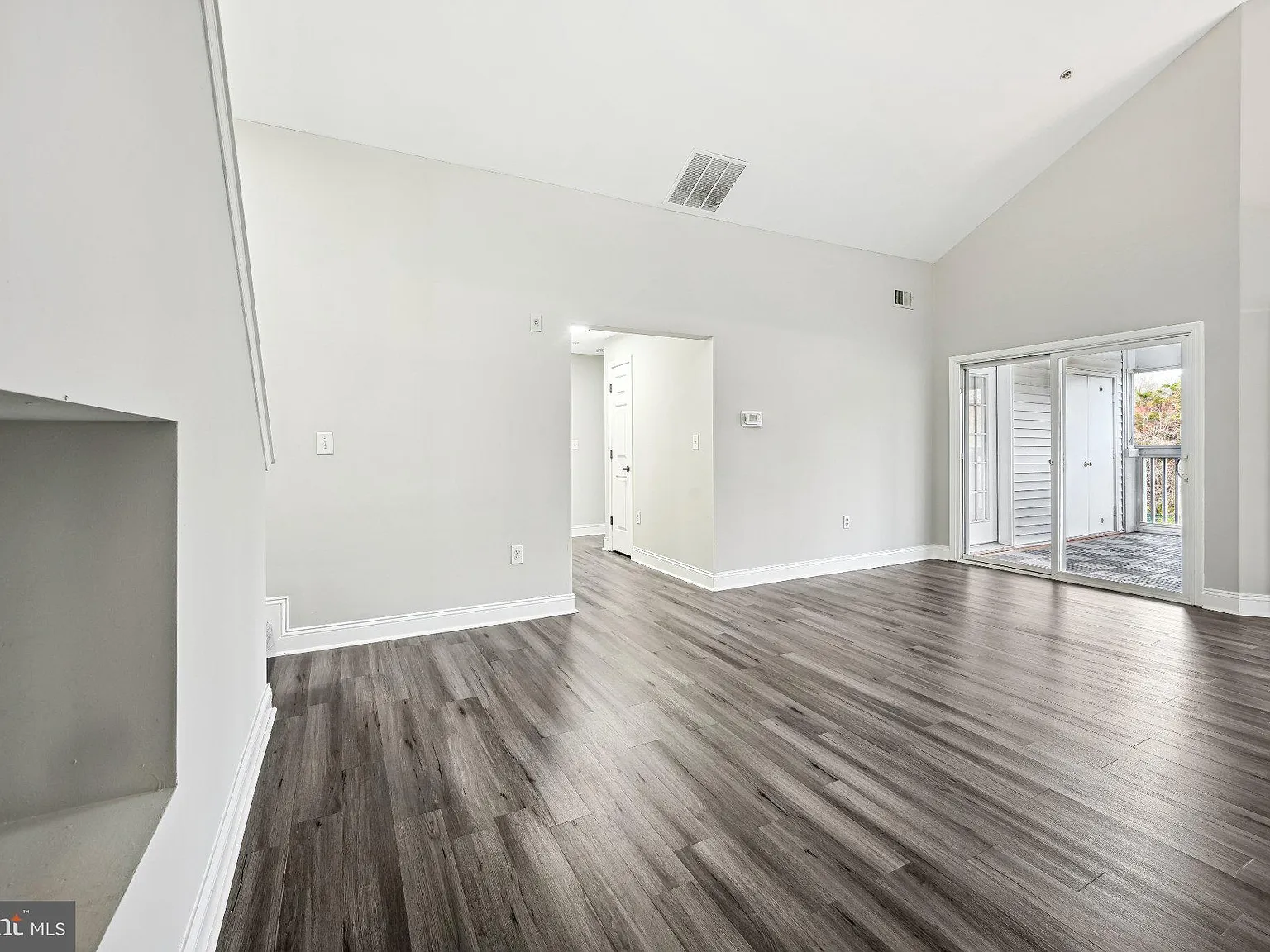 Greenbelt Lake Vill Condo-Phs 10 — Photo 2