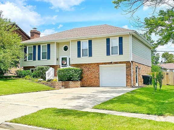 3rd image of 729 Lori Ln