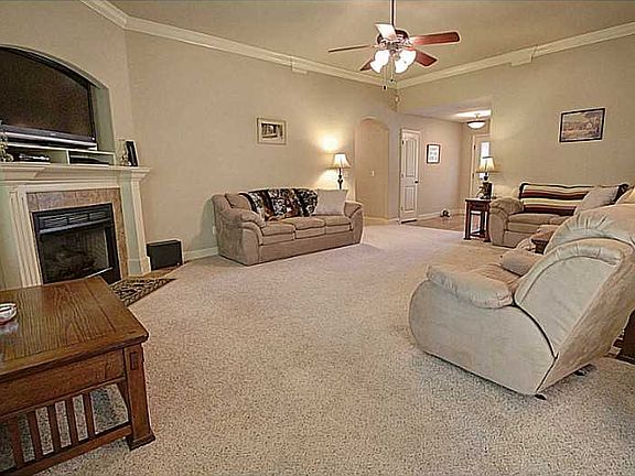 4th image of 6 Buckland Ln