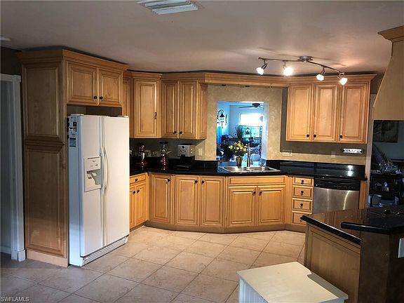 2nd image of 1429 SE 21st St