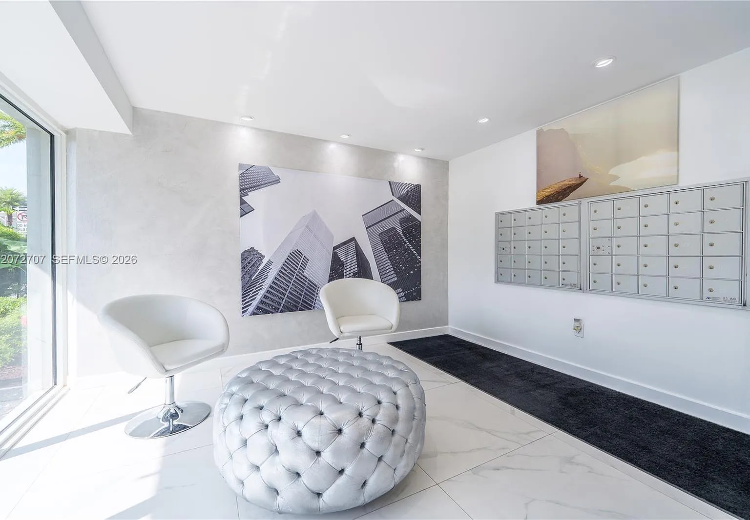 Collins Towers Condo — Photo 3