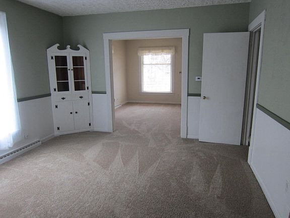 5th image of 715 Heltman Ave