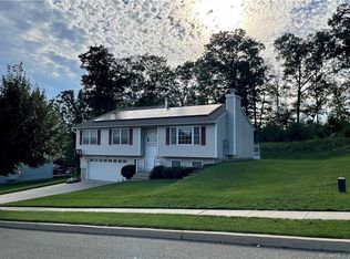 138 Wisteria Dr, Naugatuck, CT 06770