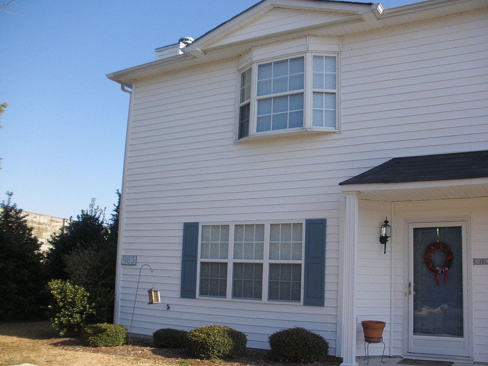 Quiet, corner location