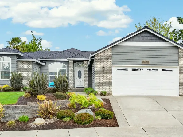 2711 Brookside Dr, Medford, OR 97504