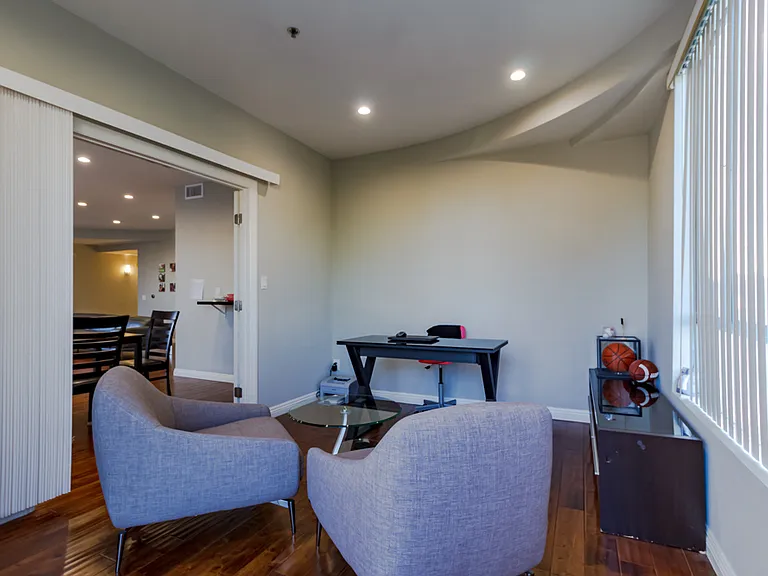 326 Westminster Ave #Penthouse 404 — Photo 13